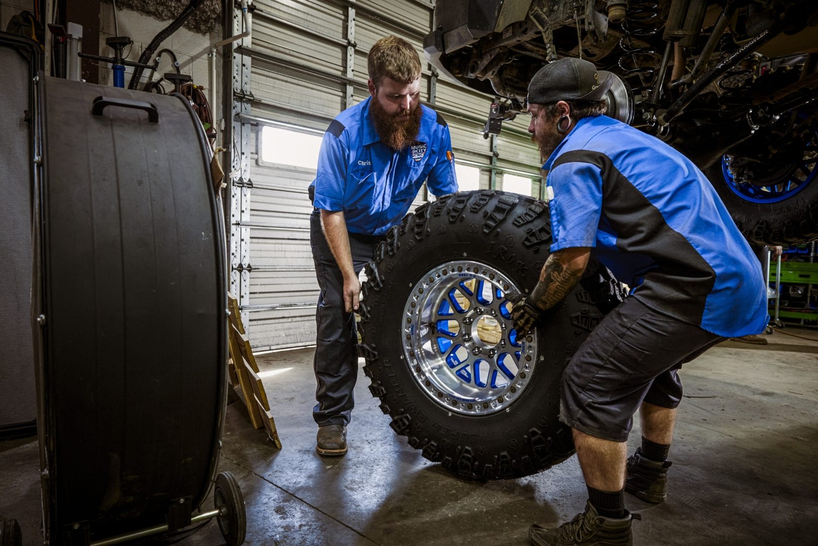 Workplace solutions for automotive industries.